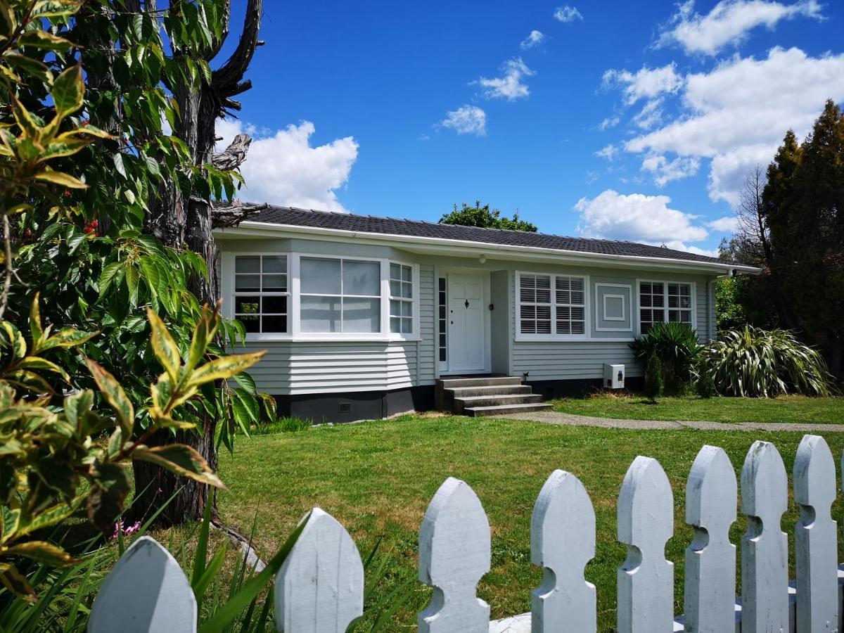 Cheerful 4 Bedroom Holiday Home Rotorua Exterior photo